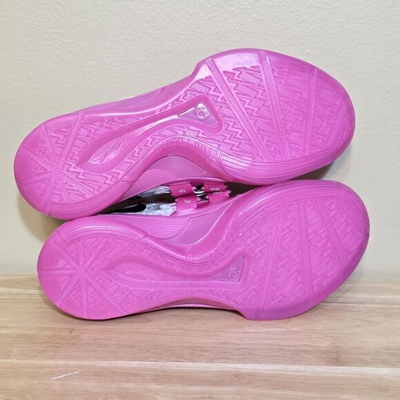Athletic_Shoes